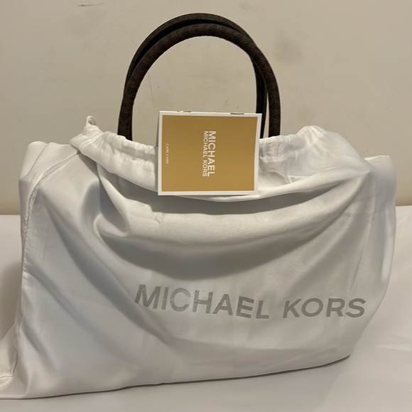 Michael Kors Handbags - BRAND NEW Michael Kors Austin LARGE Pebbled Leather Satchel